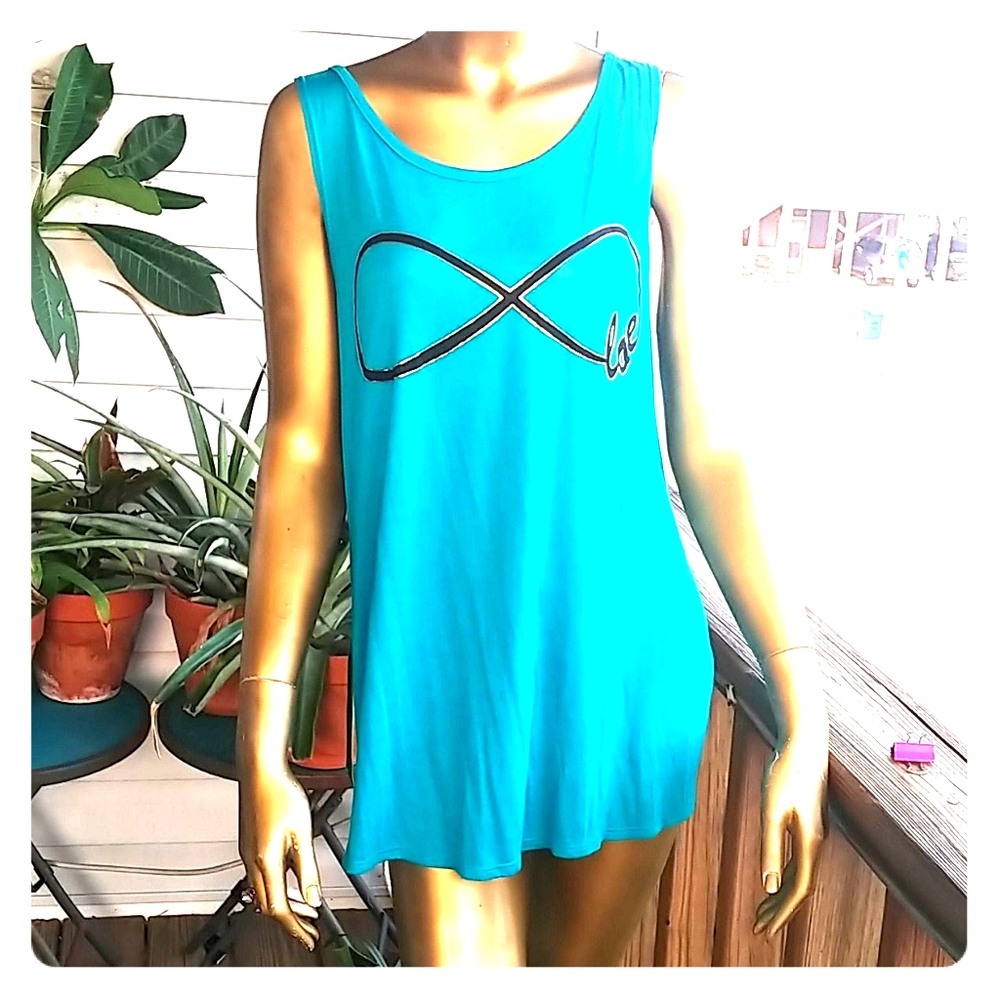 NWOT Open Back Flowy Graphic tank